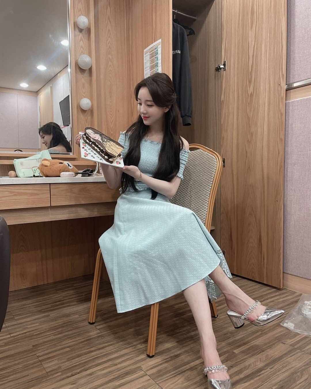 [잡담] 케이 어제 뮤지컬하고 케이크 받았는데 | 인스티즈