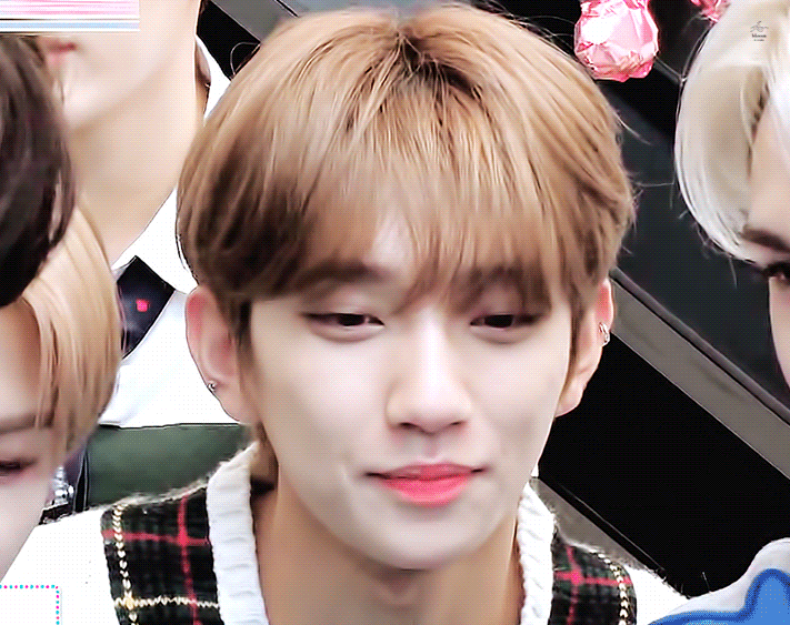 [잡담] 우리집 거실배 입꼬리가 예쁜 남돌 1위 | 인스티즈