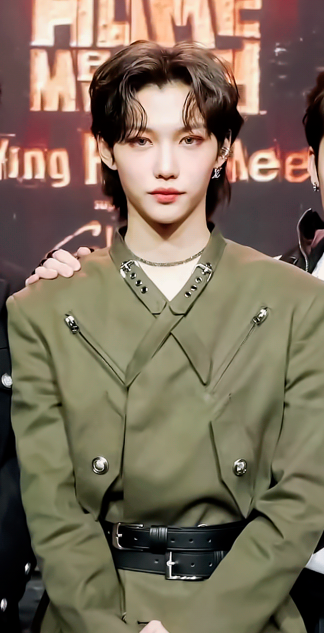 [잡담] 아니 필릭스는 얼굴이 어케 저렇게 브이라인이지 | 인스티즈