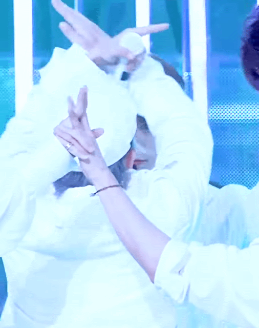 [잡담] 세븐틴 팬들아 이거 무슨 안무야? | 인스티즈