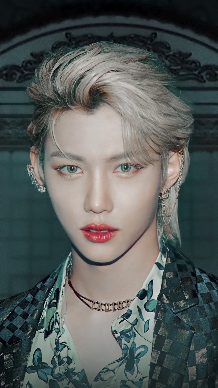 [잡담] 아니 필릭스는 얼굴이 어케 저렇게 브이라인이지 | 인스티즈