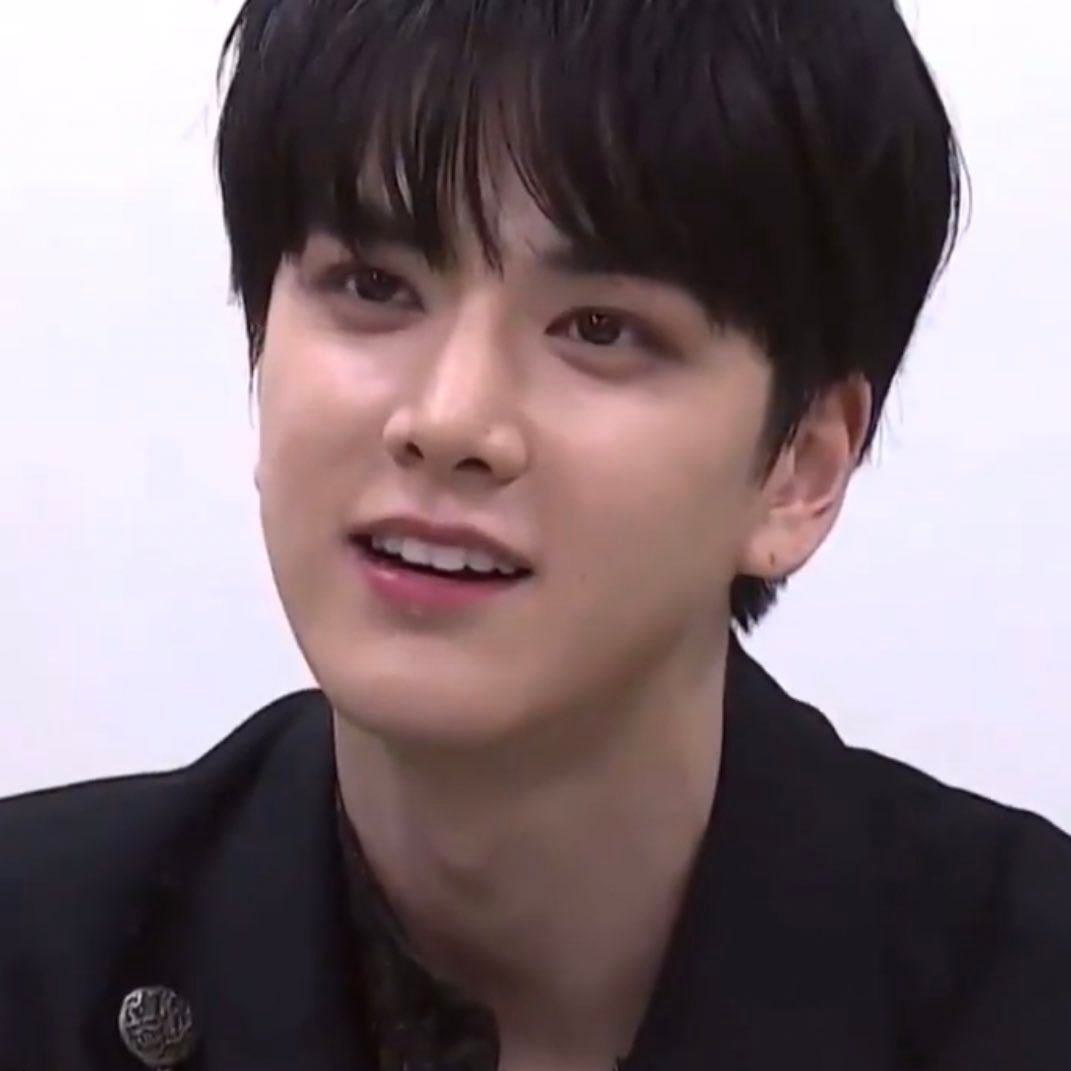 [잡담] 대기실에서 혼자 더보이즈 무대 보는 영훈 표정 | 인스티즈