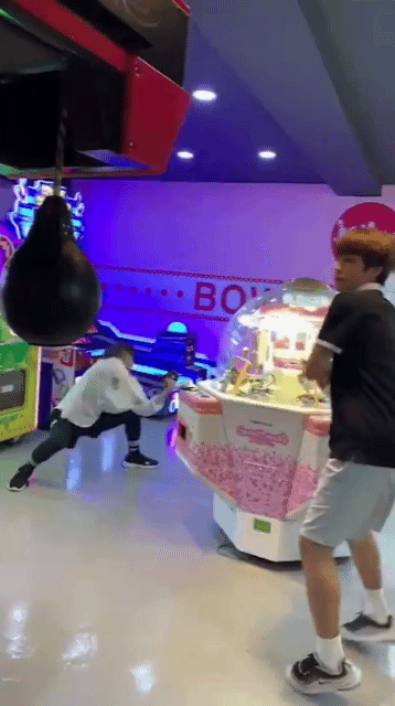 [잡담] 누군지 아는 사람! | 인스티즈