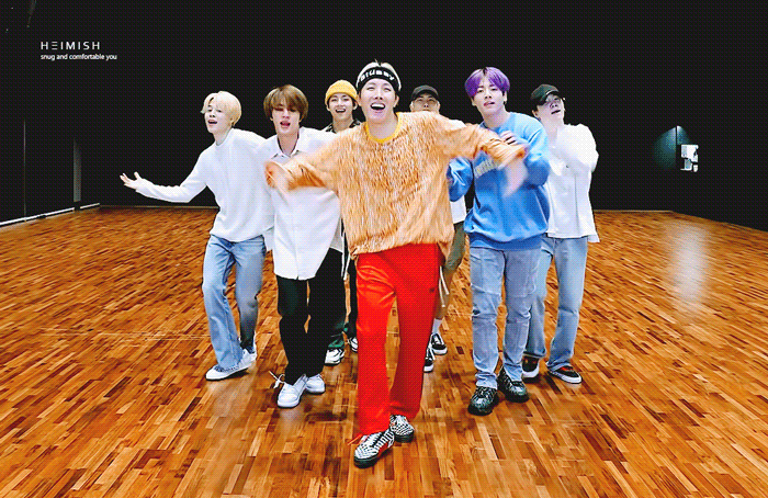 [잡담] "자기들끼리만 즐겁게 흥을 타는 동작으로 채운 건 전 세계가 자기 집 안방 레벨인 방탄밖에 할 수 없는 안무" | 인스티즈