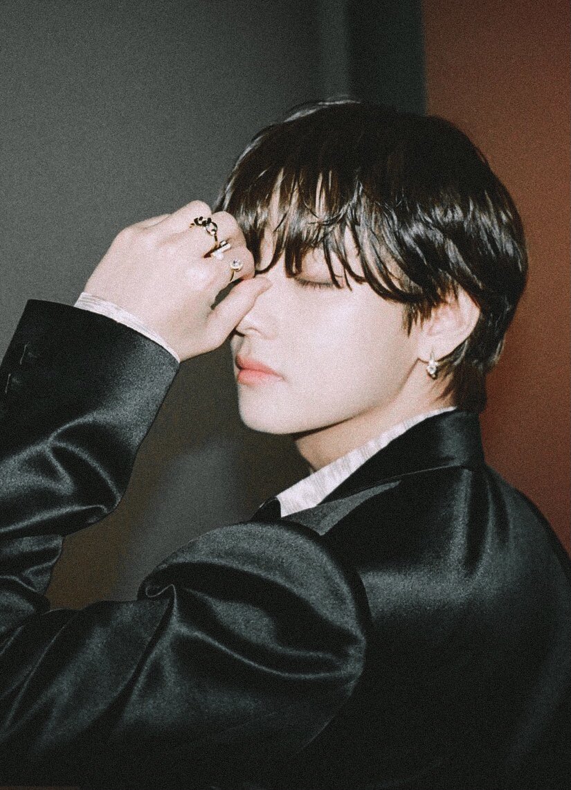 [잡담] 방금 뜬 방탄 뷔 속눈썹에 젖은머리라니..😇 | 인스티즈