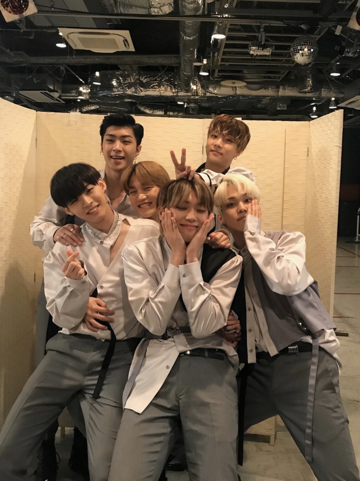 [잡담] 온앤오프 팬들이 맘속 한구석에 품고 사는 단체사진들 비슷할 듯 | 인스티즈