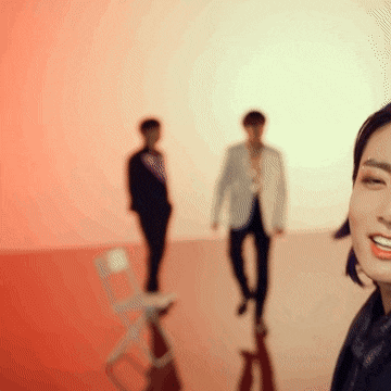 [잡담] 방탄 지민 의자 타고 날아댕기다가 뷔한테 칭찬들음ㅋㅋㅋㅋㅋㅋㅋㅋㅋㅋㅋㅋ | 인스티즈