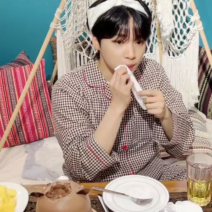 [잡담] 캐릭터 케이크를 정수리부터 먹는 쟈닌한 사람... | 인스티즈