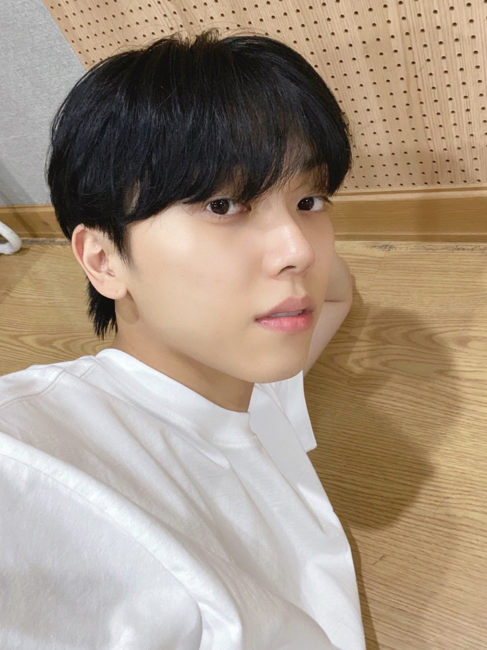 [잡담] 쌩얼이 이렇게 잘생길 수 있나요 | 인스티즈