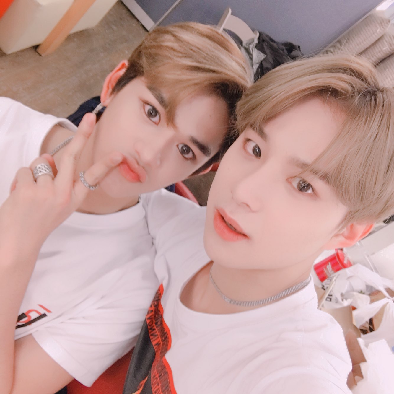 [잡담] 닮은꼴플이니까 옆사람 그림체 흡수하는 정우 봐주세요 | 인스티즈