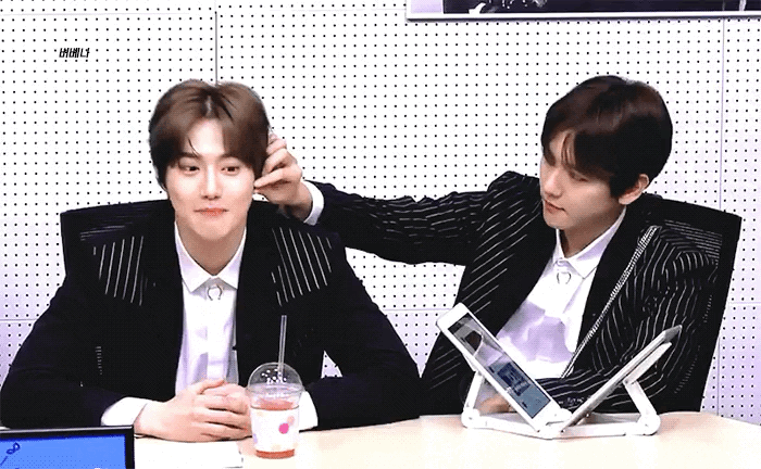 [잡담] 뭐야 왜 군대플이야 내 오월즈 내놔…준면이 백현이 내놔… | 인스티즈