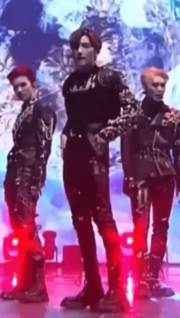 [잡담] 앉으면 초딩 일어서면 핫바디가 되는것은 | 인스티즈