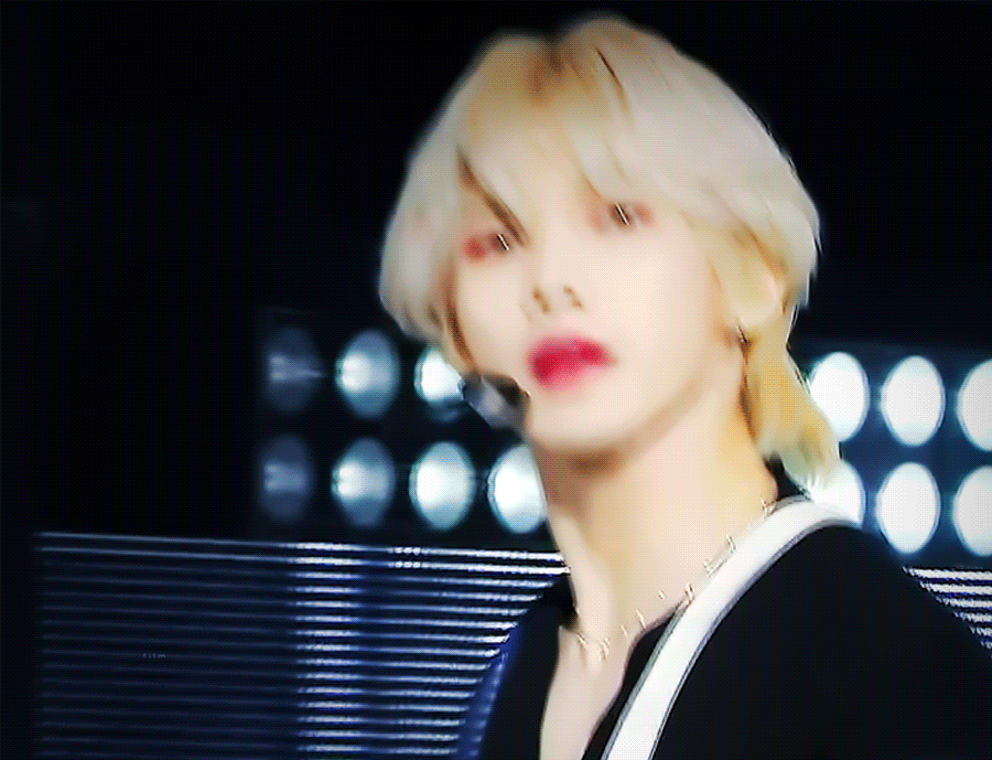 [잡담] 1년 전 오늘 광복절이라고 음방에서 한복 입은 아이돌 | 인스티즈