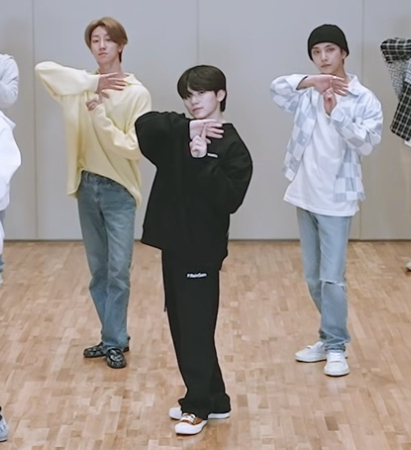 [잡담] 평소 피부 지이이인짜 하얀 남돌의 톤다운 메이크업 수준 | 인스티즈