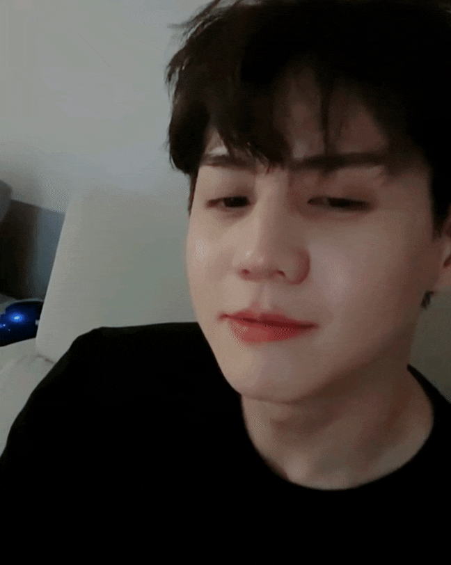 [잡담] 본진 소속사 사장님이 한 50년뒤에 지팡이굿즈 만들어준다함 | 인스티즈