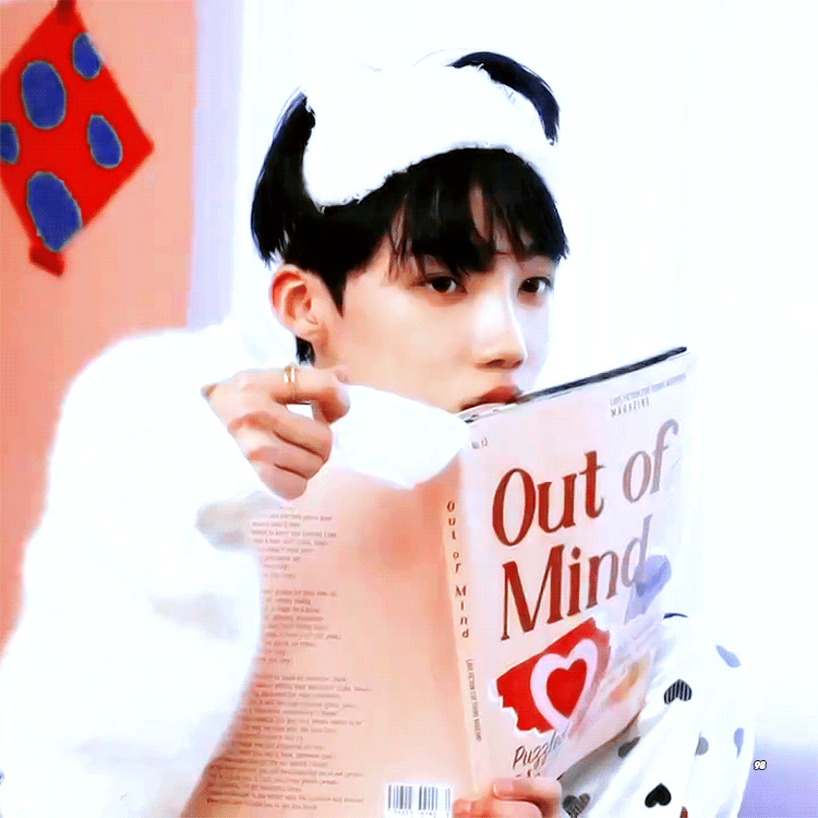 [잡담] 더보이즈 멤버들이 막내도 아닌 큐뉴를 귀여워하는 이유.gif | 인스티즈