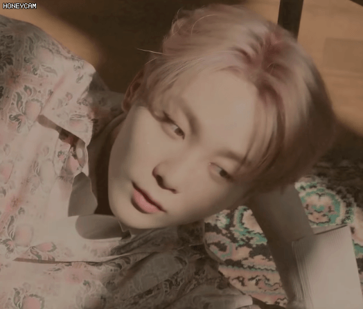 [잡담] 부교수님 본업 할 때랑 덕질할 때랑 얼굴 다른거 웃기지 않아?ㅋㅋㅋㅋ | 인스티즈