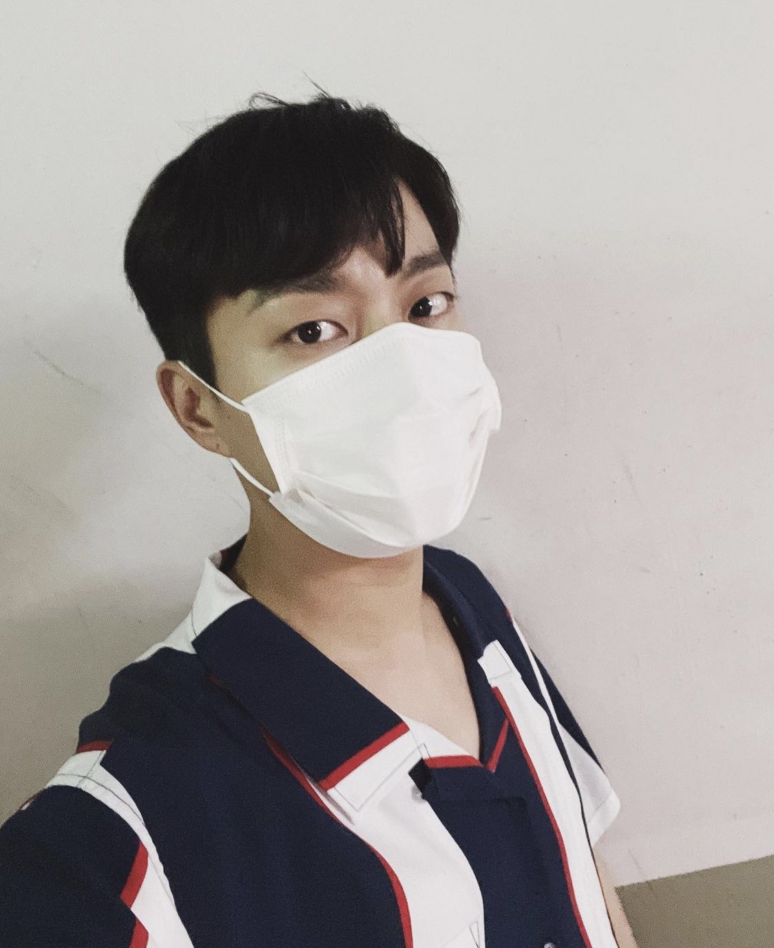 [잡담] 보다보면 원본이 더 합성같은 윤두준 셀카 | 인스티즈