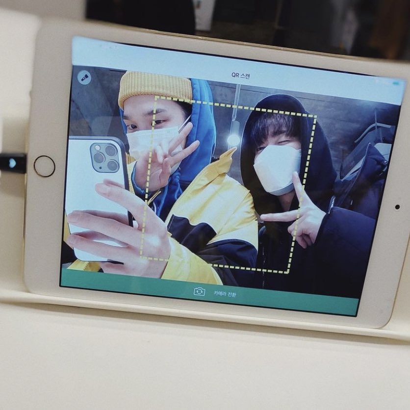 [잡담] 나 온옾 늦덕이라 이거 첨보는데 유토 두명인줄알았어... | 인스티즈