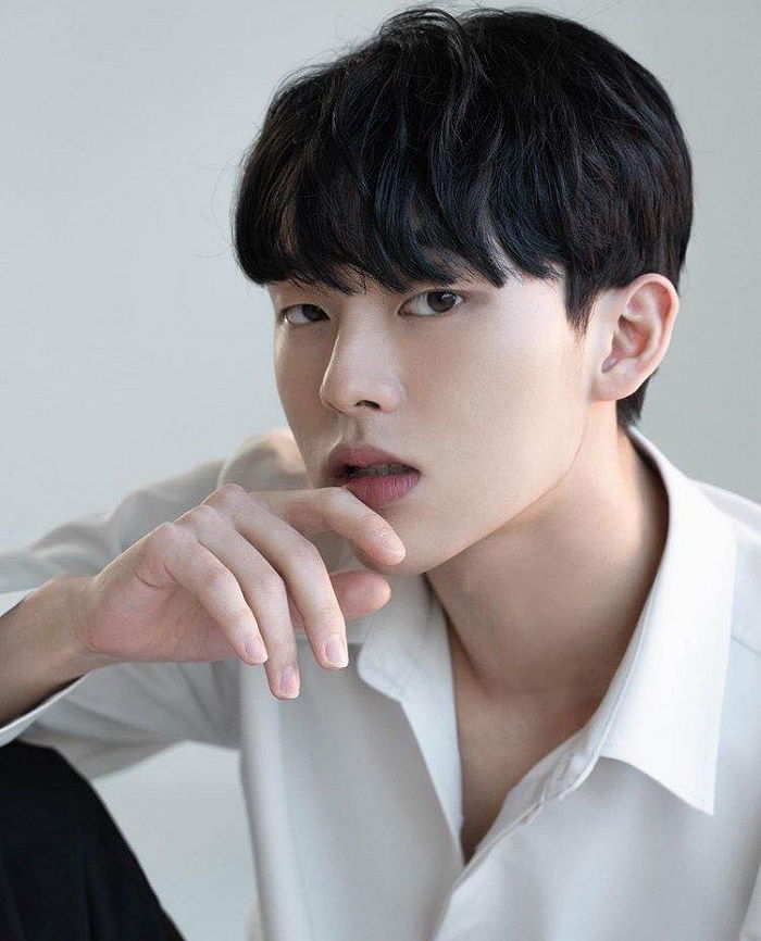 최현욱 완전 요새배우얼굴(?)인데 야구선수 출신인거 신기함............. | 인스티즈