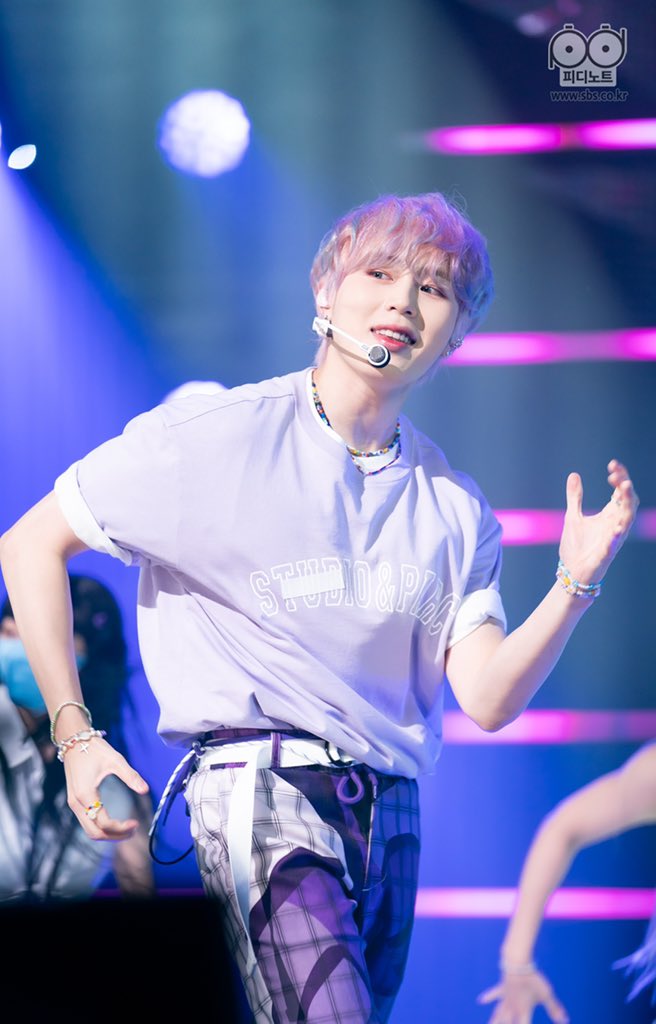 개인적으로 하성운 이번 컨셉이 역대급 찰떡인 듯...완전 나 아이돌이에요 하는 느낌 | 인스티즈