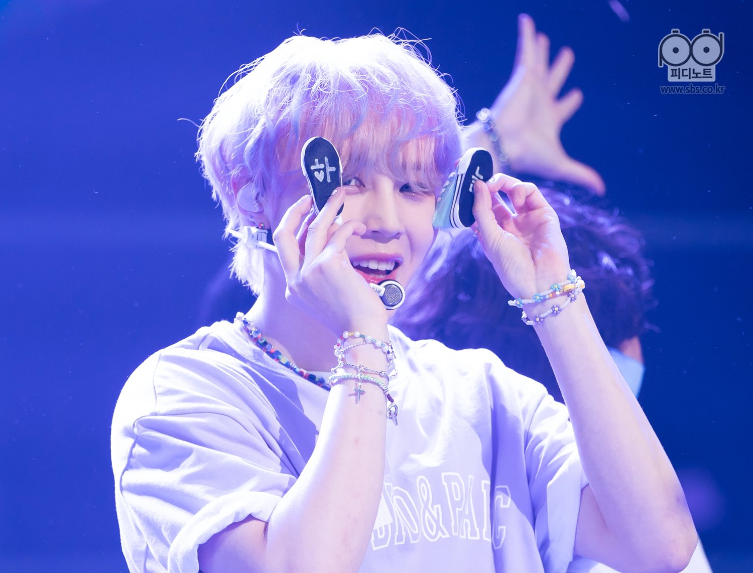 개인적으로 하성운 이번 컨셉이 역대급 찰떡인 듯...완전 나 아이돌이에요 하는 느낌 | 인스티즈