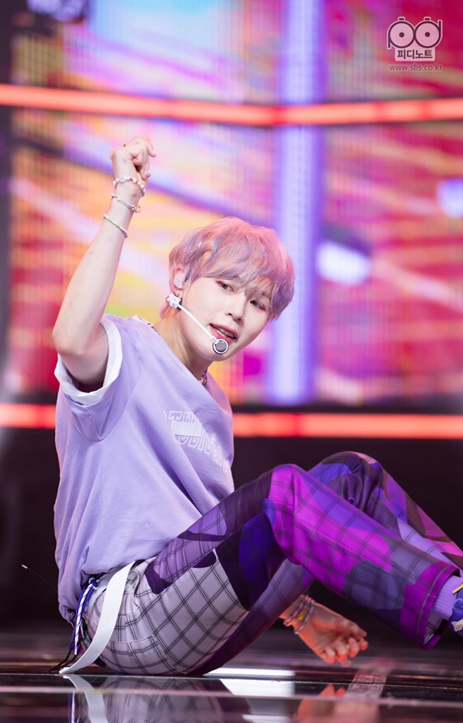 개인적으로 하성운 이번 컨셉이 역대급 찰떡인 듯...완전 나 아이돌이에요 하는 느낌 | 인스티즈