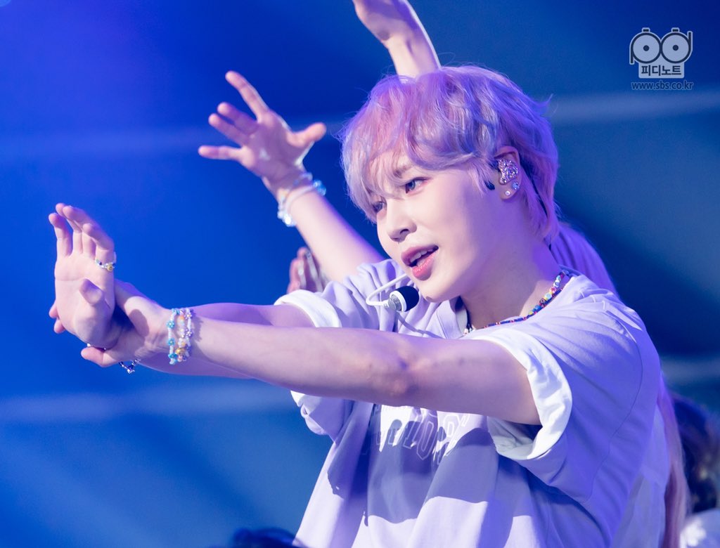 개인적으로 하성운 이번 컨셉이 역대급 찰떡인 듯...완전 나 아이돌이에요 하는 느낌 | 인스티즈