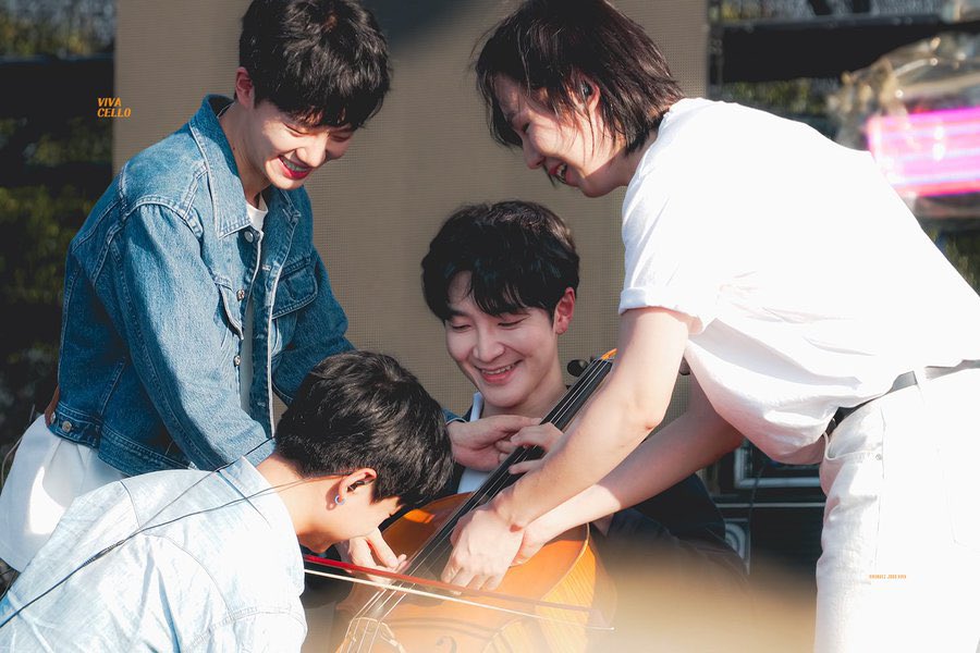 [잡담] 밴드플이야? 그럼 울밴드 사진 두고가야지~ | 인스티즈