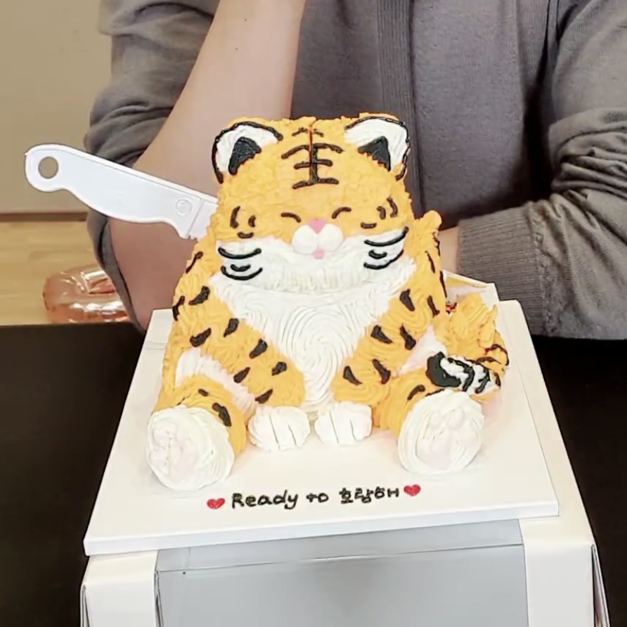 [잡담] 세븐틴 호시의 케이크 한입 두입 세입... | 인스티즈