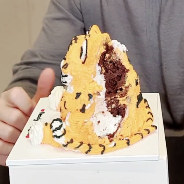 [잡담] 세븐틴 호시의 케이크 한입 두입 세입... | 인스티즈