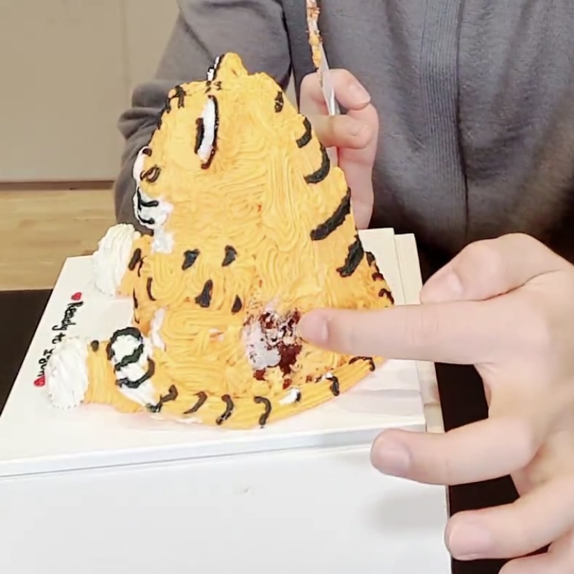 [잡담] 세븐틴 호시의 케이크 한입 두입 세입... | 인스티즈