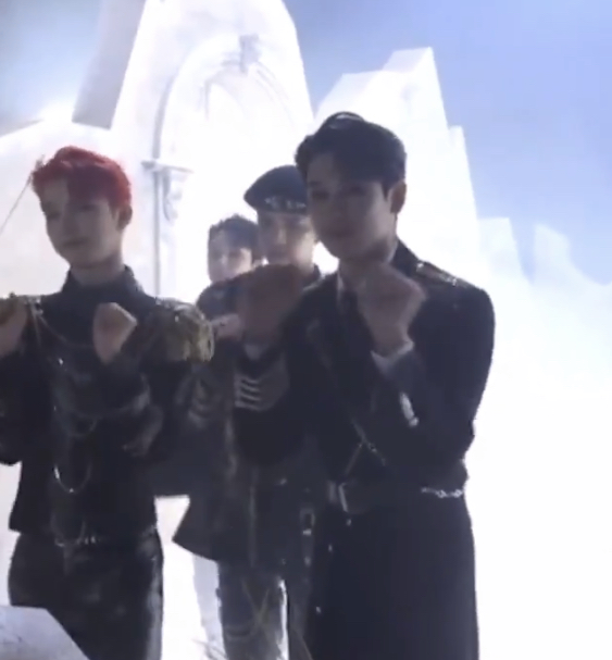 [잡담] 와 더보이즈 주연 손 큰 거 봐 ㅋㅋㅋㅋㅋㅋㅋ | 인스티즈