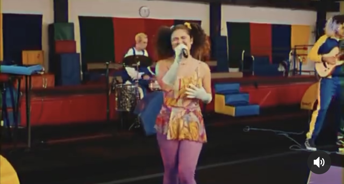 [잡담] 팝송 자주 듣는 익들아 이 분 누굴까… | 인스티즈