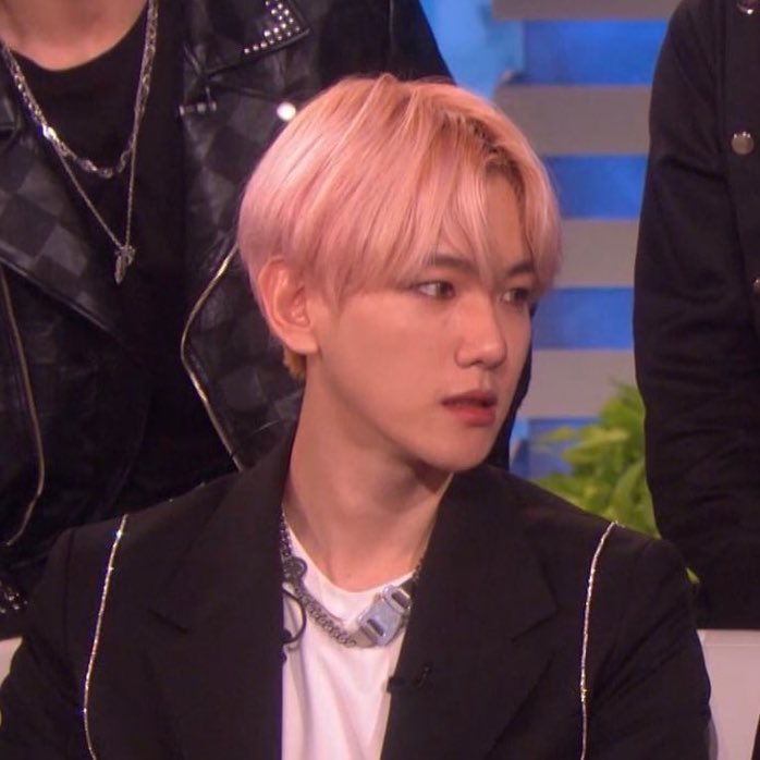 [잡담] 백현 실물 가까이서 본 사람들이 하나같이 하는 말 | 인스티즈