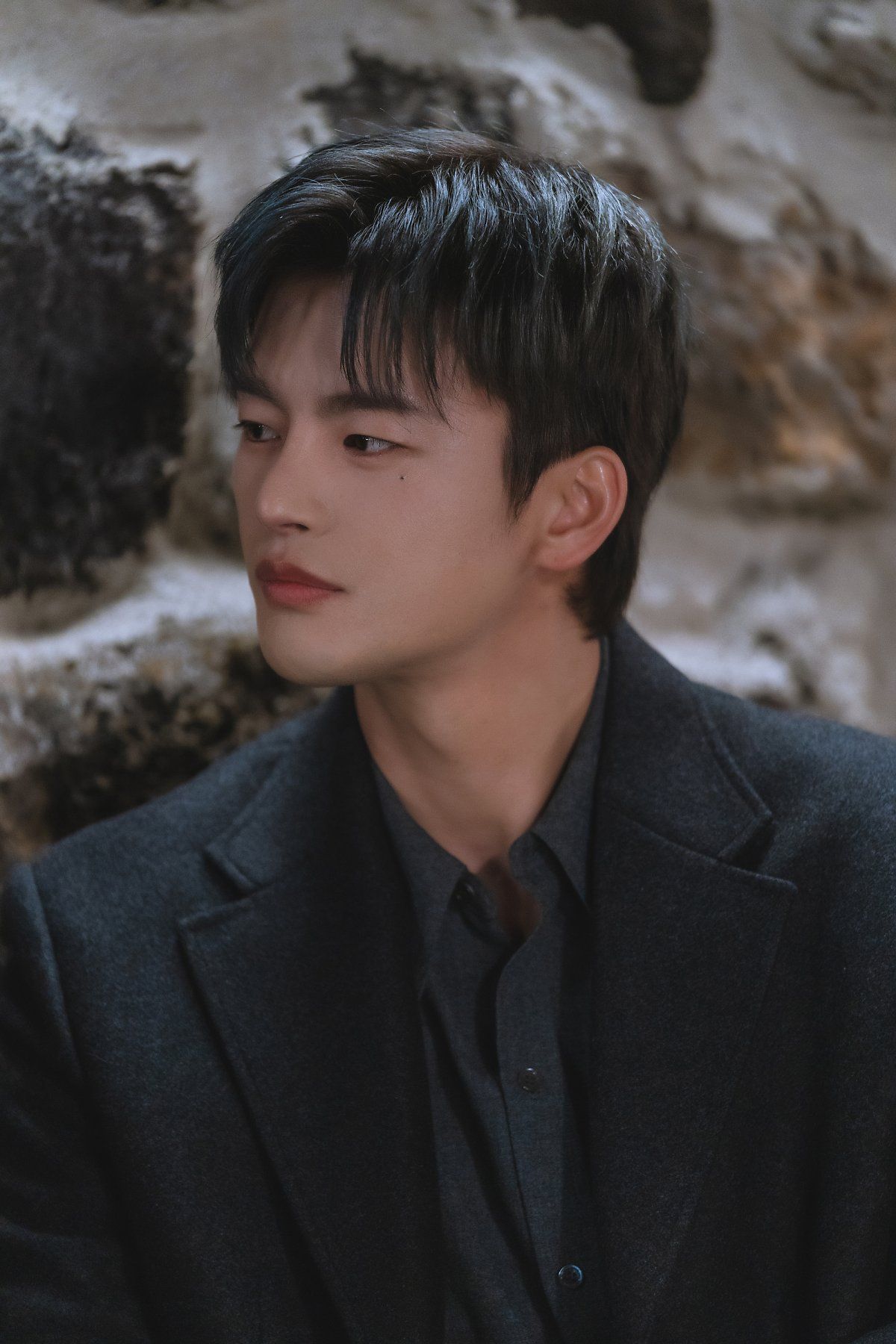 [잡담] 서인국 소속사에서 사진 올려줬는데.. 혹시 멸망 촬영이 아니고 한사랑산악회 촬영 아니야..? | 인스티즈