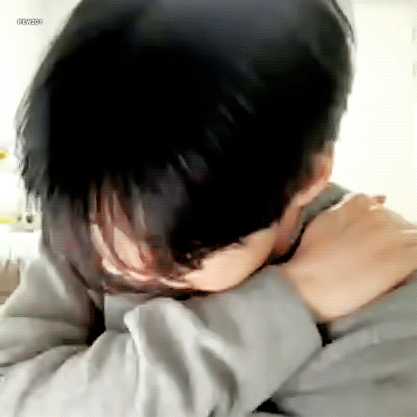 [잡담] 일년 전 엔 도영 레전드 브이라이브 나온 날…안아조오 한 날… | 인스티즈