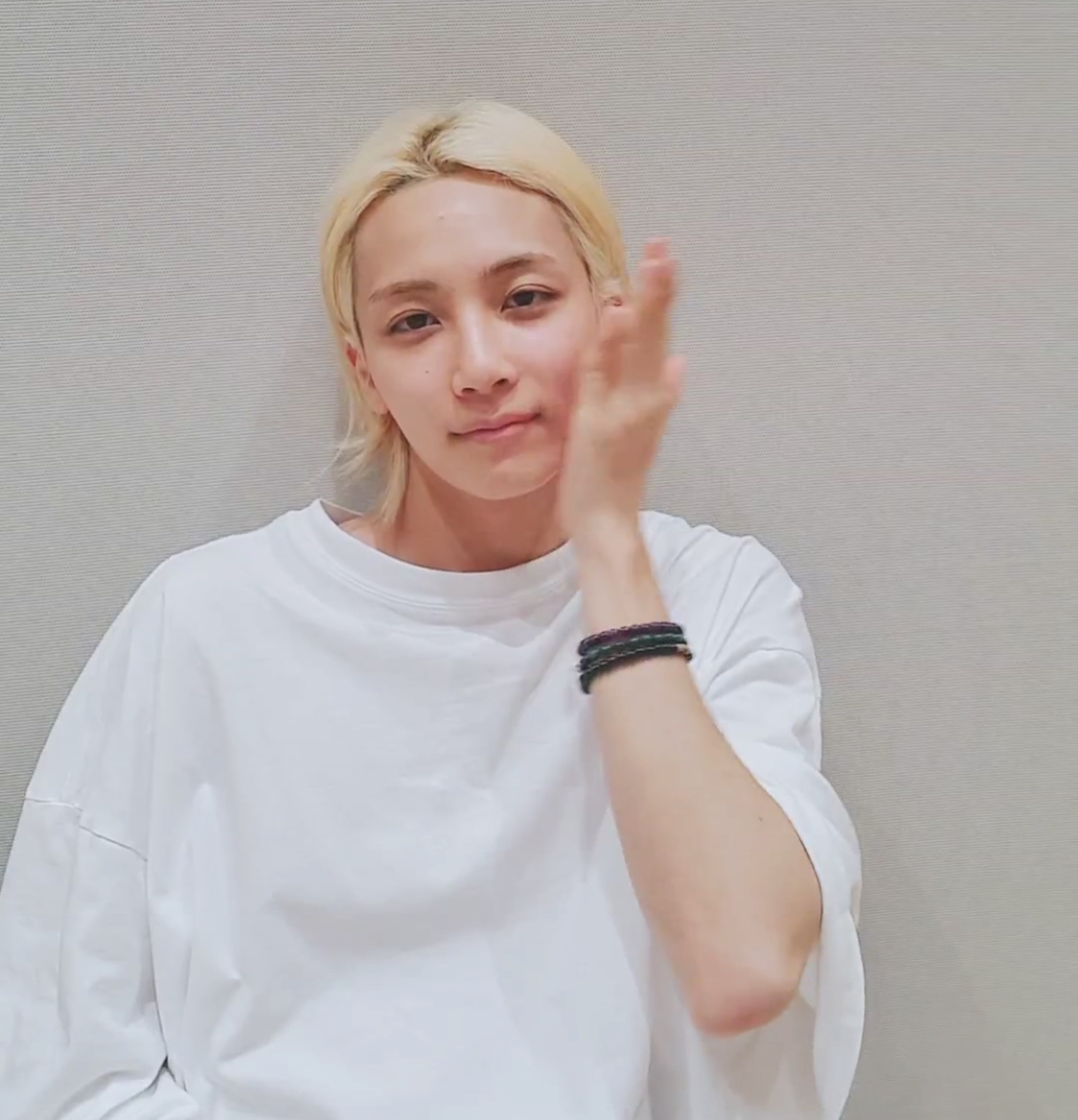 [OnAir] 세븐틴 정한 피부관리 다녀와서 뭘 많이 짠 얼굴 상태 | 인스티즈