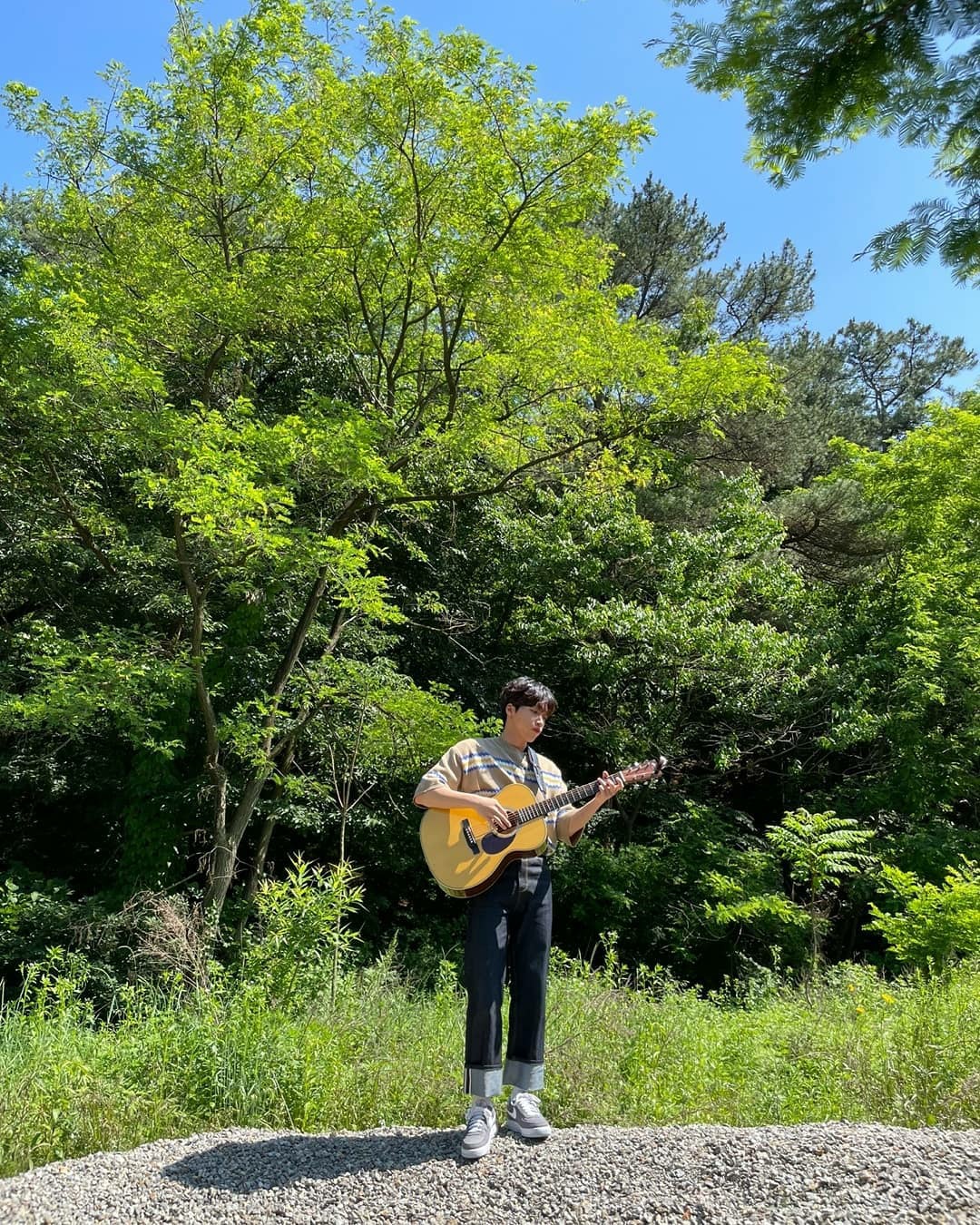 [잡담] 내본진 캠핑 자연 나무 풀 이런거 너무 잘어울림... | 인스티즈