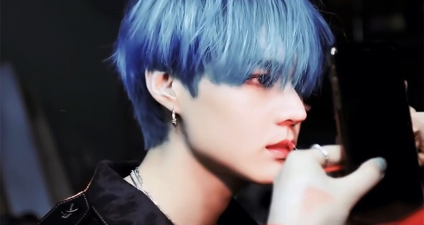 [잡담] 누가봐도 아이돌인데 누굴까? | 인스티즈