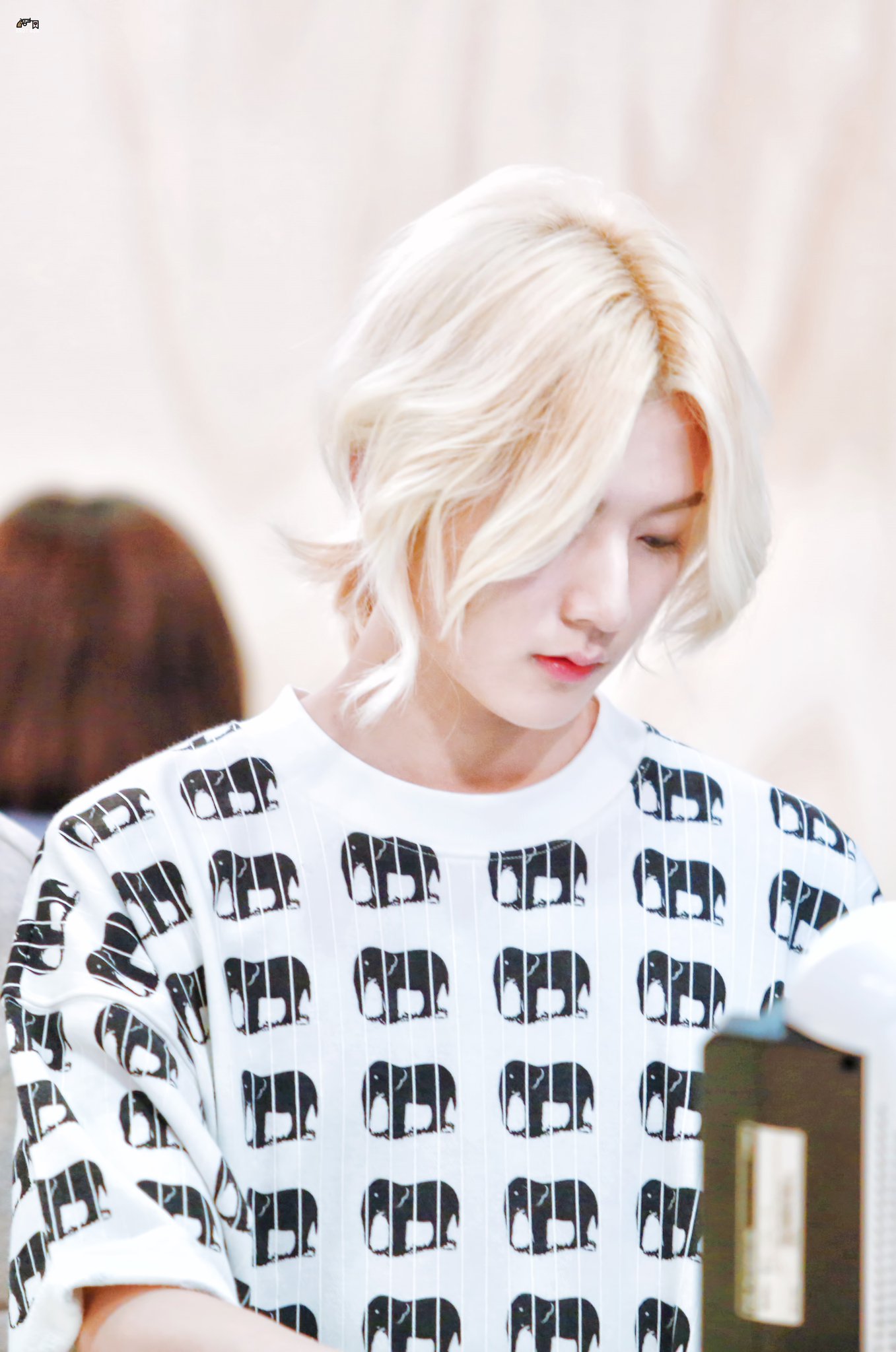 [잡담] 뉴이스트 렌 특이한머리 진짜 많이 하는데 다 잘어울려 ㅋㅋㅋㅋ | 인스티즈