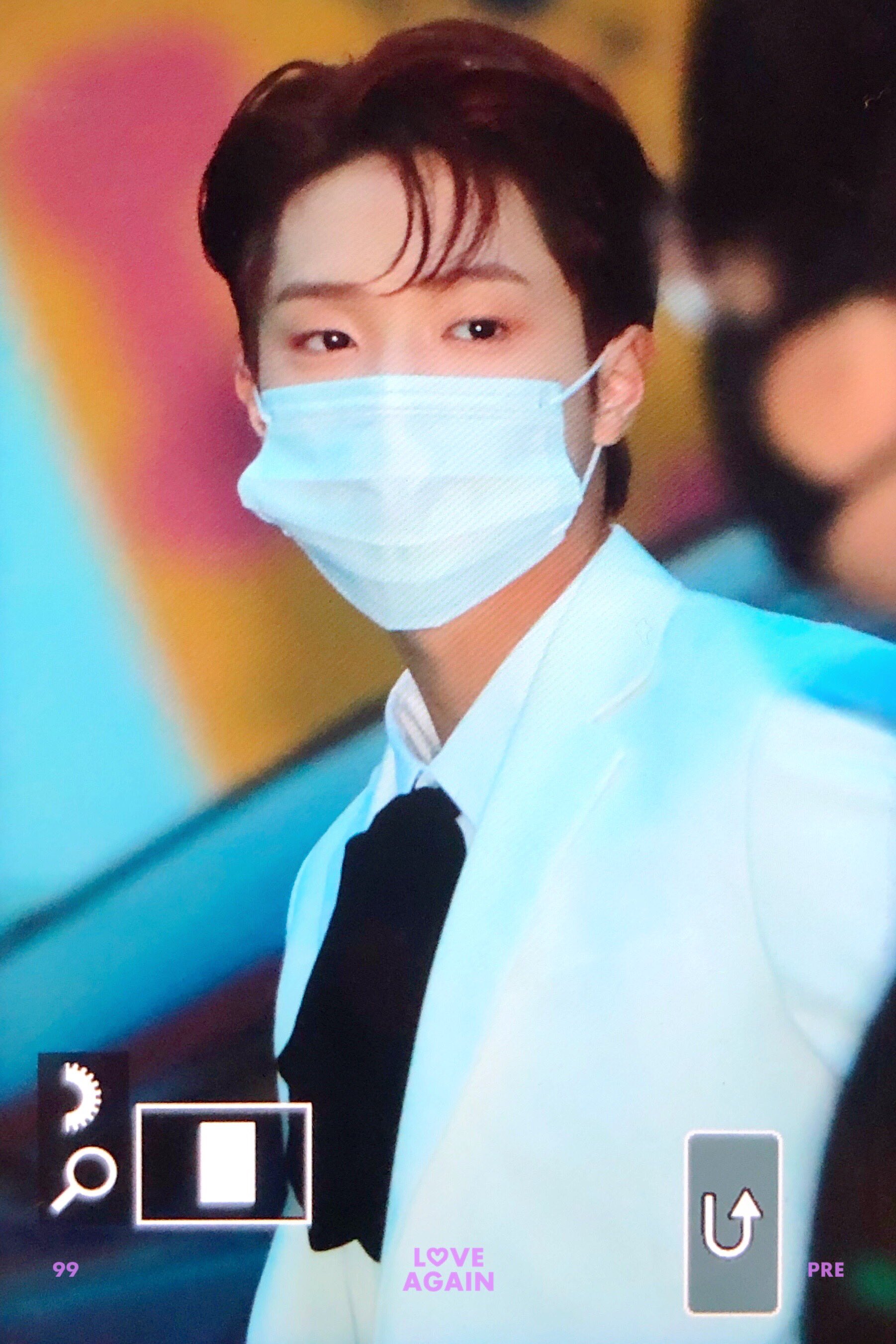 [잡담] 로얄코믹스 진짜 조은거네... 염색하고 수트입은 동표 보여줌 | 인스티즈