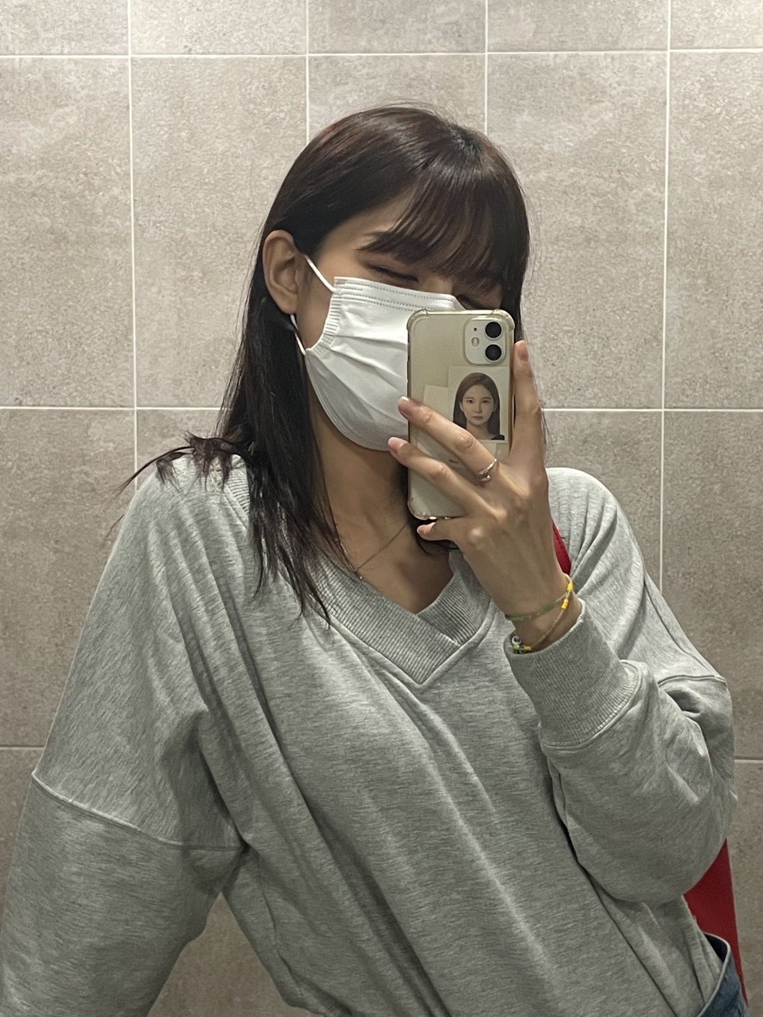 [잡담] 흐엉 씨엘씨 유진이 서바 때문에 없어서 승희가 케이스에 유진이 사진넣고 다녀 ㅠㅠㅠㅠ | 인스티즈