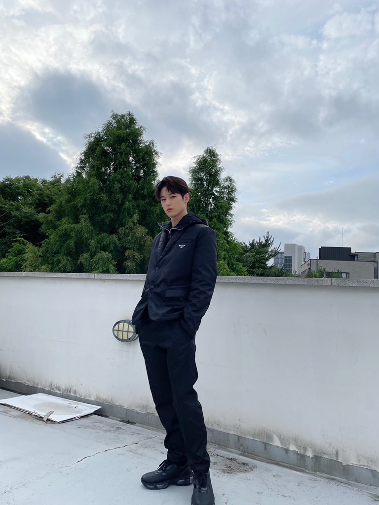 [잡담] 뭐야 더보이즈 주연 얼굴 크기 실화여?? | 인스티즈