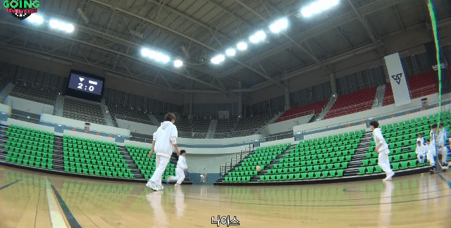 [잡담] 방금 짤 주운건데 개웃기다ㅋㅋㅋㅋㅋ 방탄 세븐틴 족구대결 해볼만해 | 인스티즈