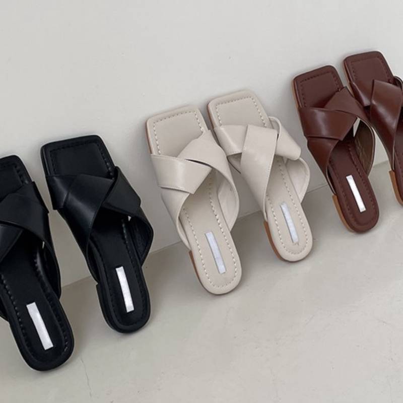 슬리퍼 좀 골라주라 🥲🥲🥲🥲 | 인스티즈