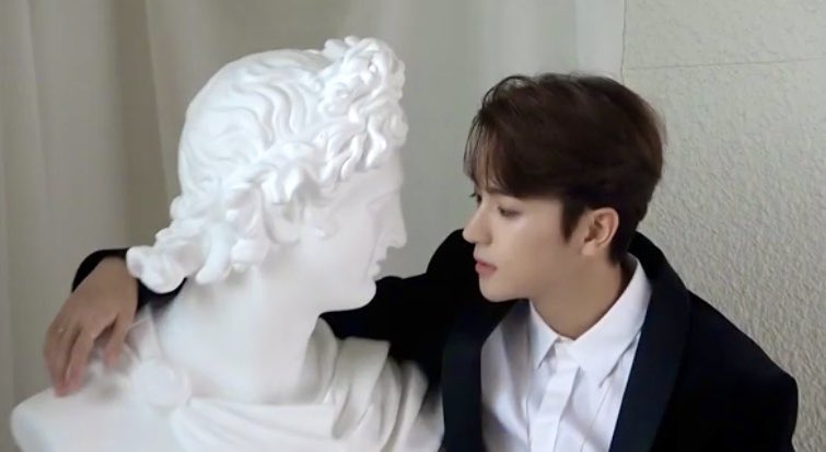 [잡담] 더보이즈 현재 코 높이 실감짤 이거 2개가 대박인거 같아 | 인스티즈