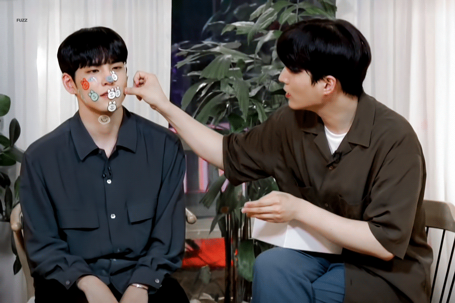 [잡담] 군대 가기 전까지 라디오 생방하고 간 강영현... 군대가기 전날까지 콘서트 하는 김원필... | 인스티즈