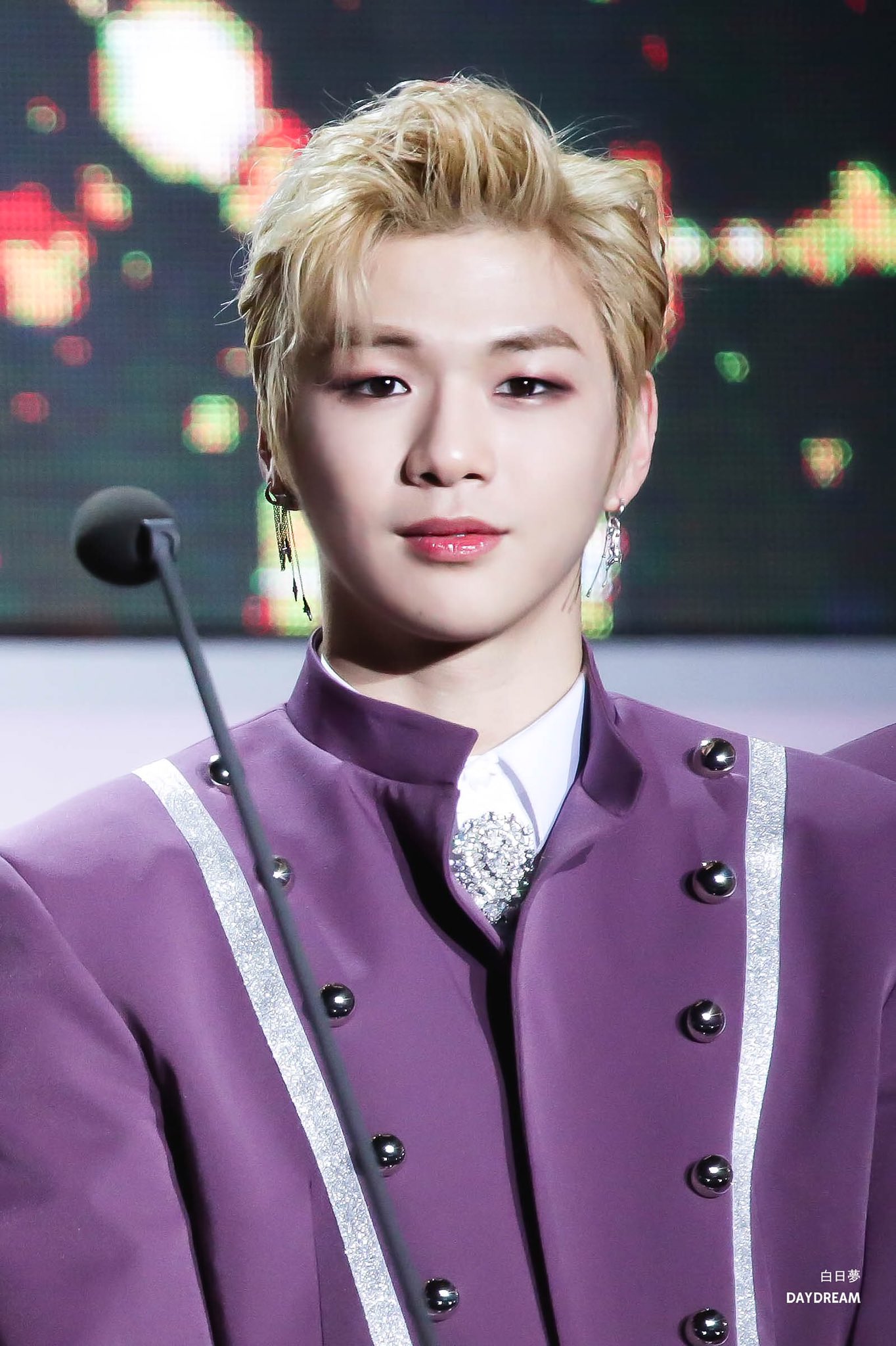 [잡담] 야야 애들아 킹갓적으로 강다니엘은 금발에 완깐이 진리 아니니 | 인스티즈