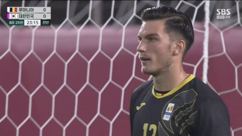 루마니아 골키퍼 개잘생김 | 인스티즈